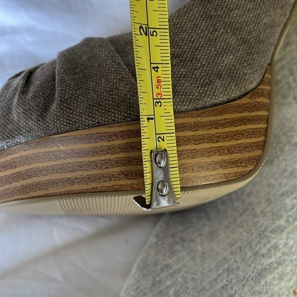 NWOT | GOSSIP |Textured Fabric Upper| Twisted Knot Peep Toe|Platform Heel|Size 6 - Picture 13 of 13